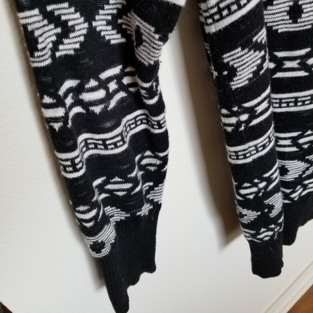 Mossimo Pattern Cardigan - Picture 4 of 5